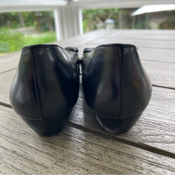 Ferragamo Vara Bow Black Leather Low Block Heel Pumps Womens Size 7.5 - Picture 5 of 9